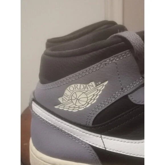 Air Jordan 1 Mid Women's Size 8 Cement Grey/Sail BQ6472 022 - Picture 4 of 13